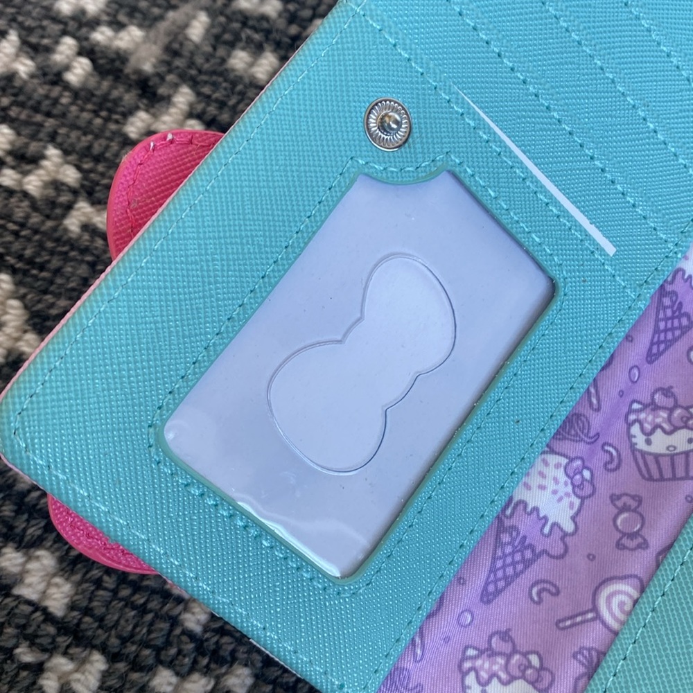Loungefly Sanrio Hello Kitty Cupcake Wallet - Picture 6 of 7
